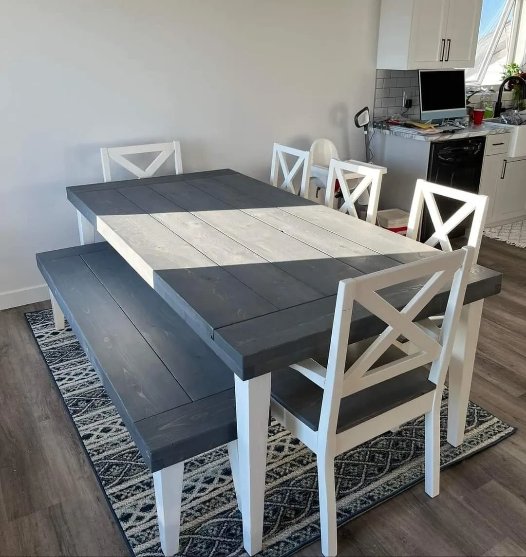 Grey and white dining set with turned legs